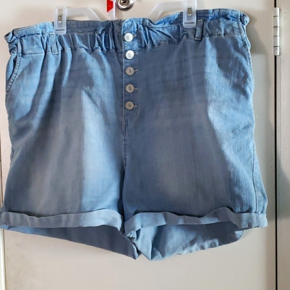 Indigo Fusion Paper Bag Light Wash Cuffed Button Fly Denim Shorts Size 20 - Picture 1 of 8